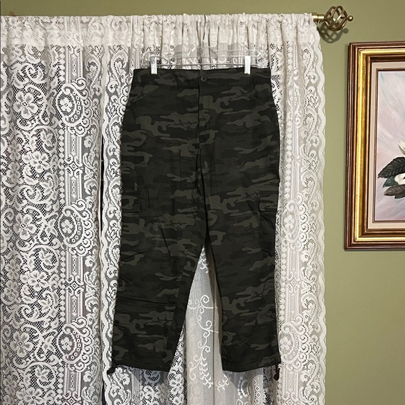 Social Standard By Sanctuary Pants - Social Standard by Sanctuary Women's Camo Capris